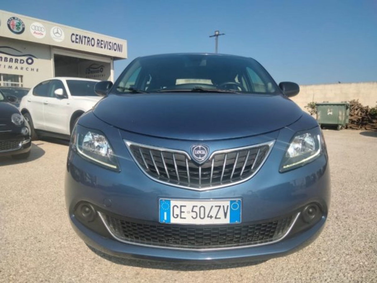 Lancia Ypsilon 1.0 FireFly 5 porte S&S Hybrid Ecochic Silver