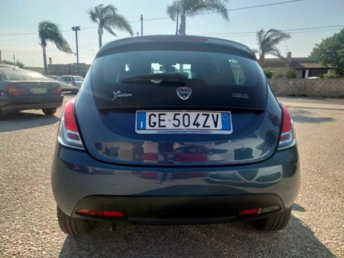 Lancia Ypsilon 1.0 FireFly 5 porte S&S Hybrid Ecochic Silver (2)
