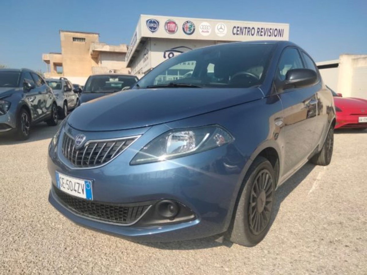 Lancia Ypsilon 1.0 FireFly 5 porte S&S Hybrid Ecochic Silver (4)