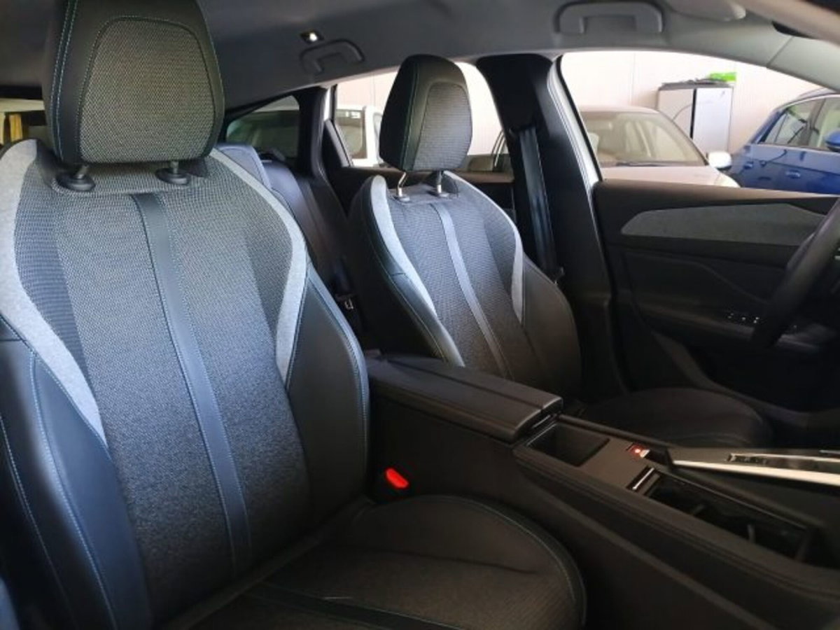 Peugeot 308 SW BlueHDi 130 S&S EAT8 Allure Pack (17)