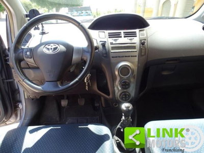 Toyota Yaris 1.3 5 porte (10)