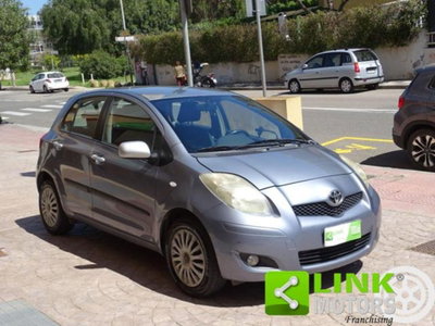 Toyota Yaris 1.3 5 porte (3)