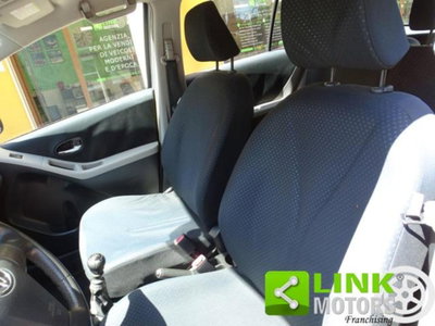 Toyota Yaris 1.3 5 porte (8)