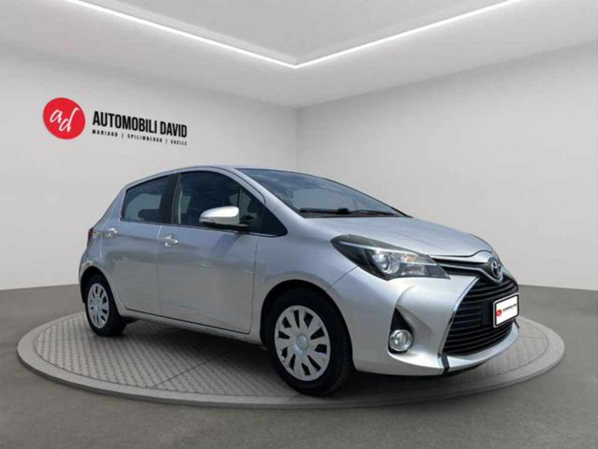 Toyota Yaris 1.0 5 porte Active (2)