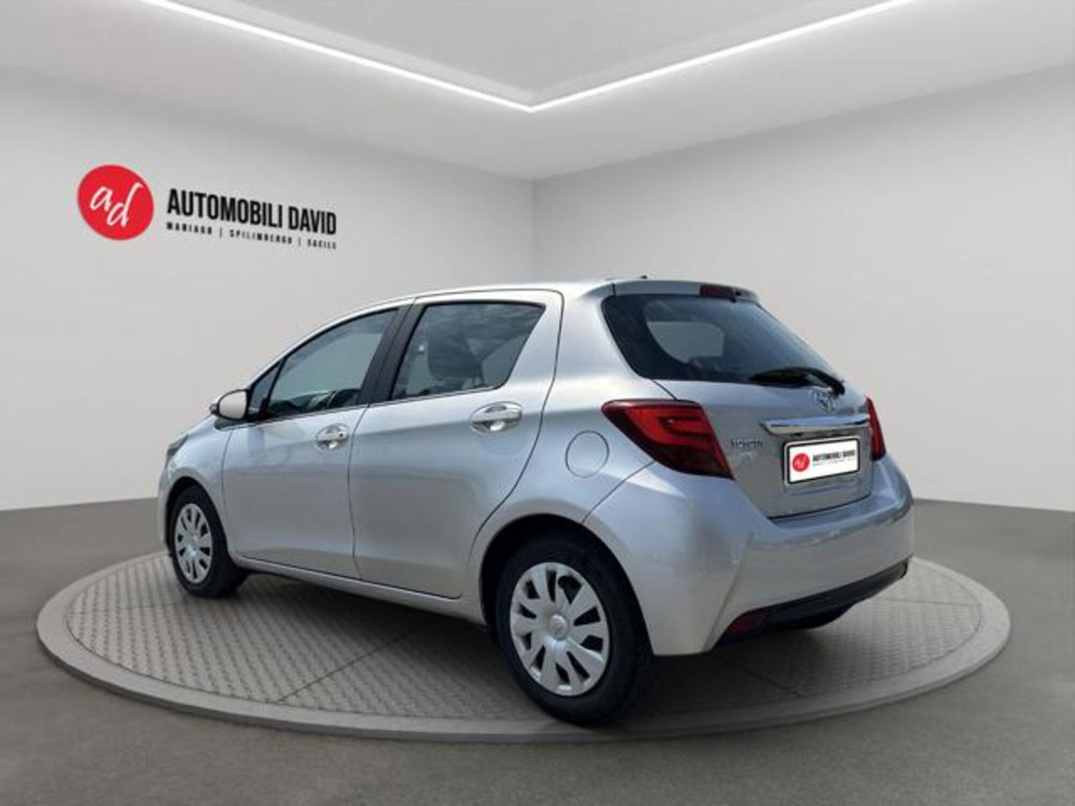 Toyota Yaris 1.0 5 porte Active (3)