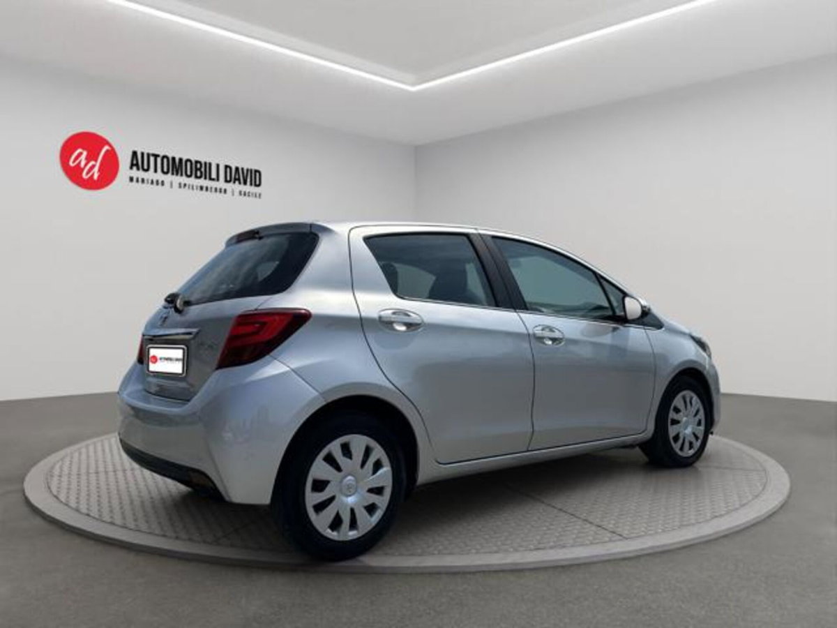 Toyota Yaris 1.0 5 porte Active (4)