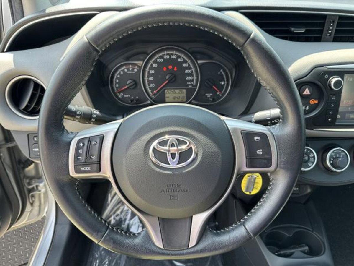 Toyota Yaris 1.0 5 porte Active (8)