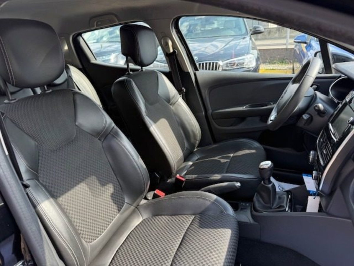 Renault Clio dCi 8V 90 CV 5 porte Moschino Intens (10)