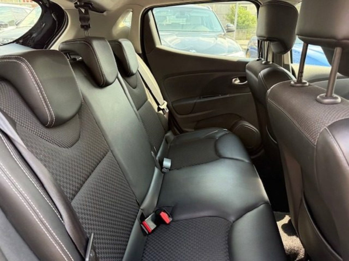 Renault Clio dCi 8V 90 CV 5 porte Moschino Intens (11)