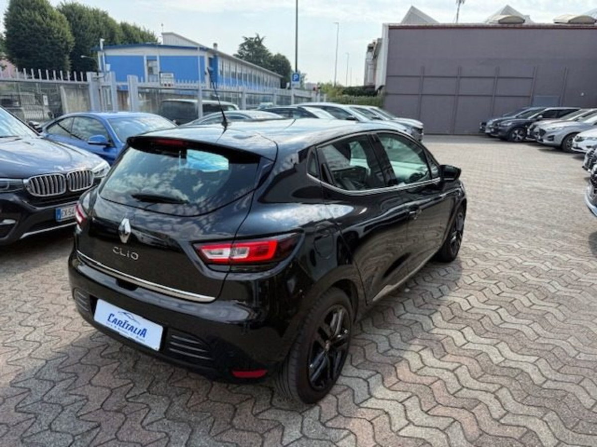 Renault Clio dCi 8V 90 CV 5 porte Moschino Intens (5)