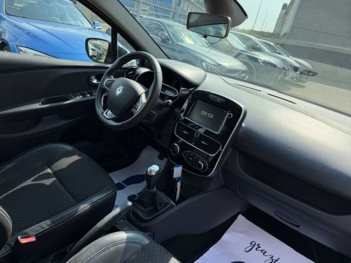 Renault Clio dCi 8V 90 CV 5 porte Moschino Intens (9)
