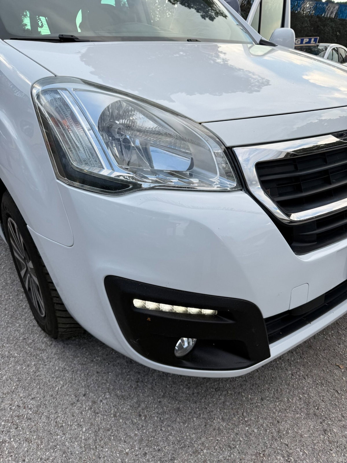 Peugeot Partner BlueHDi 100 Outdoor (18)