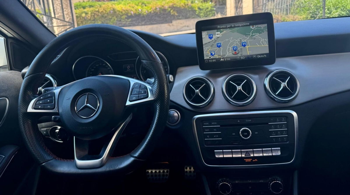 Mercedes-Benz GLA SUV 200 d Premium (13)