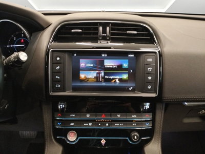 Jaguar F-Pace 2.0 D 180 CV AWD Prestige (14)