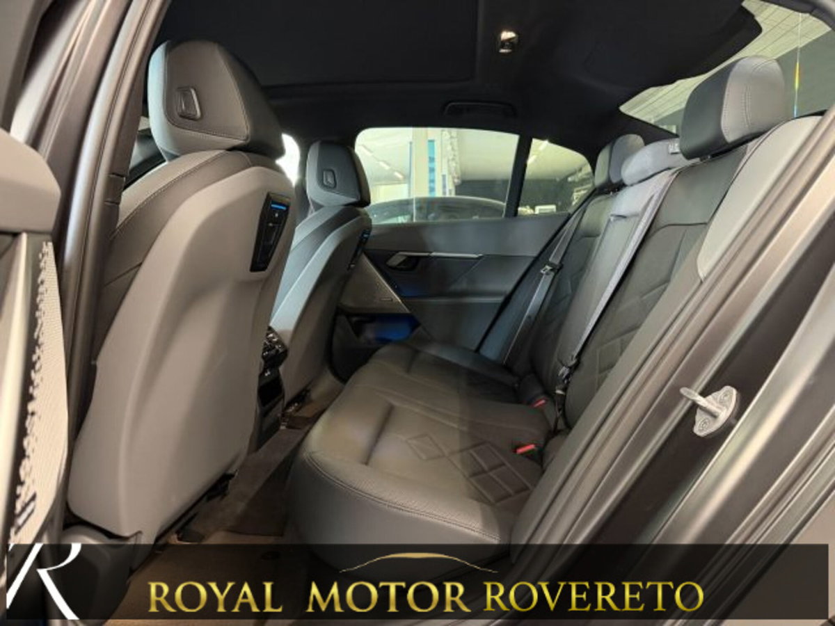 BMW i5 Touring M60 MSport Pro (10)