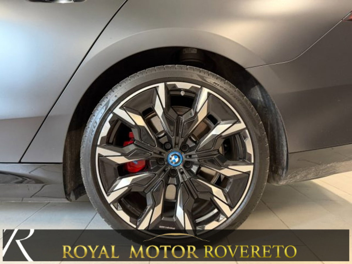 BMW i5 Touring M60 MSport Pro (4)