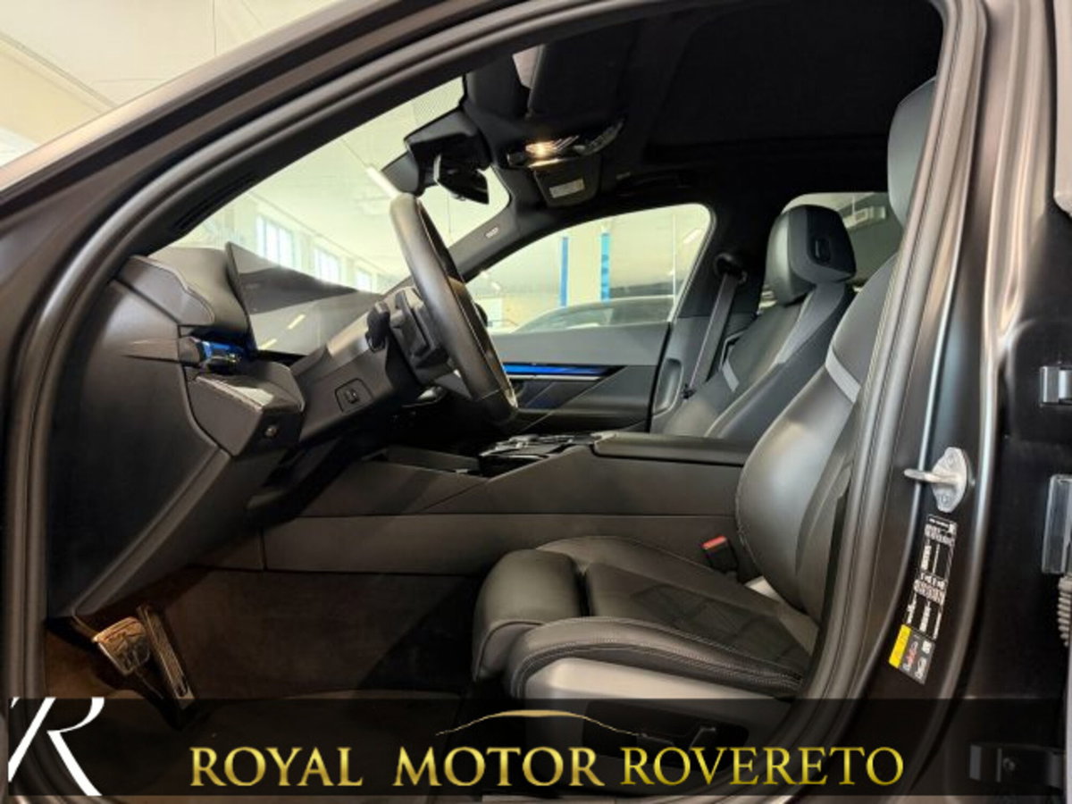 BMW i5 Touring M60 MSport Pro (8)