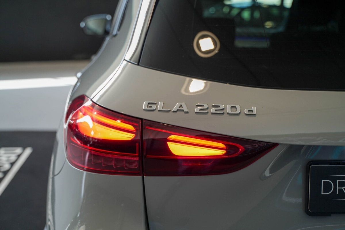 Mercedes-Benz GLA SUV 220 d AMG Line Premium Plus 4matic auto (9)