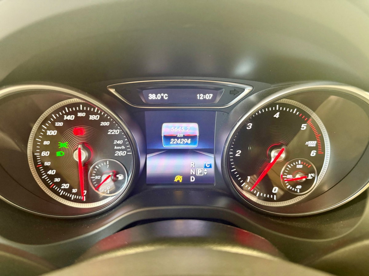 Mercedes-Benz CLA 200 d Executive (14)