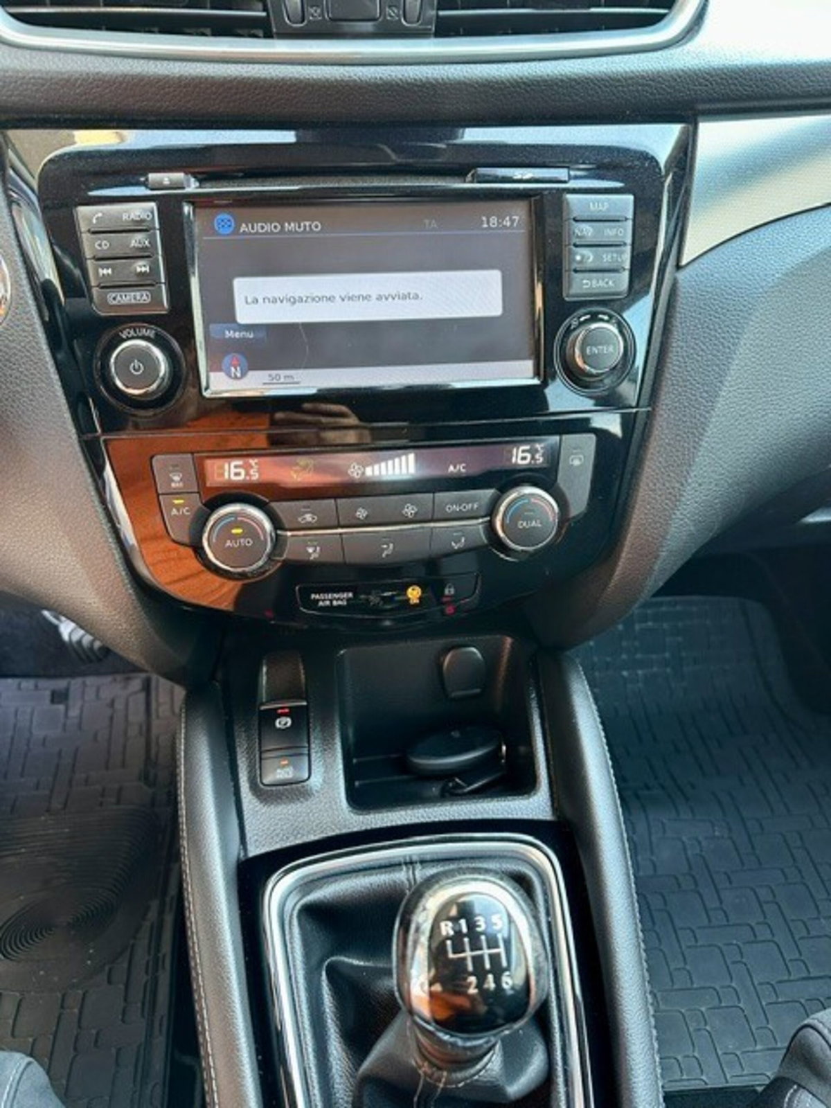 Nissan Qashqai 1.5 dCi N-Connecta (13)