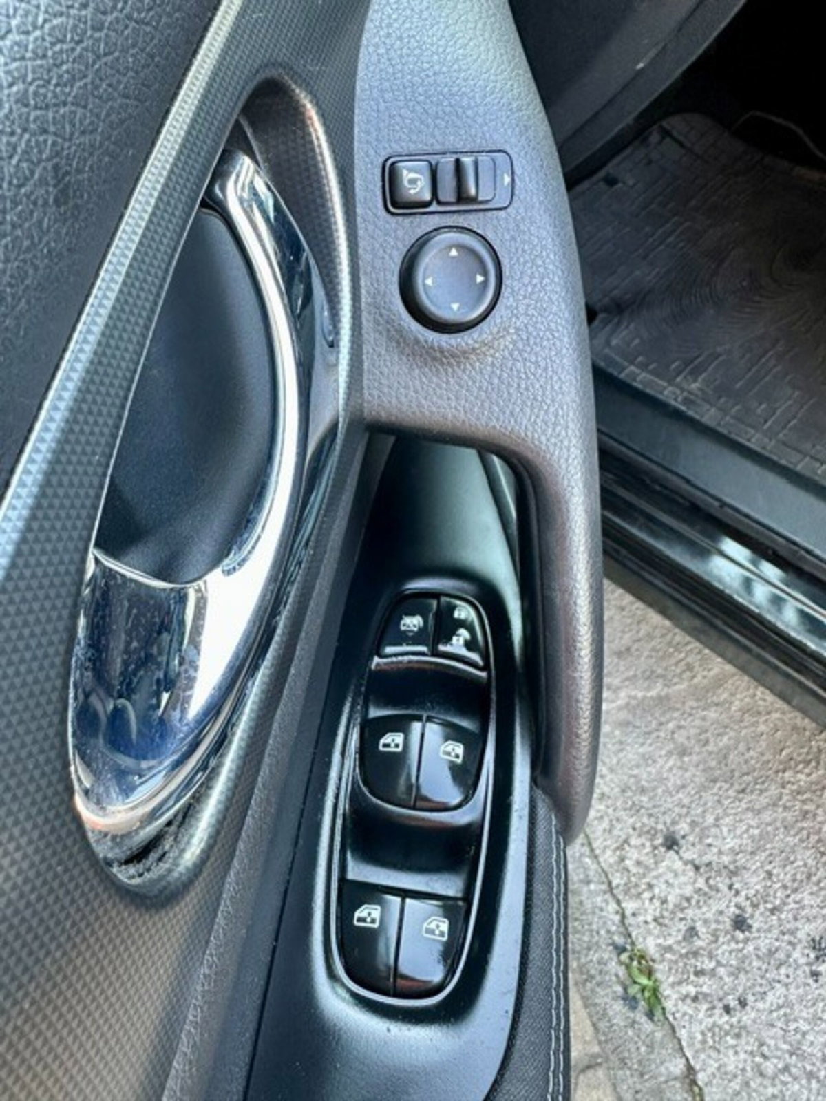 Nissan Qashqai 1.5 dCi N-Connecta (16)