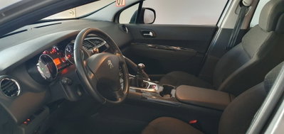 Peugeot 3008 1.6 HDi 115CV Active (2)