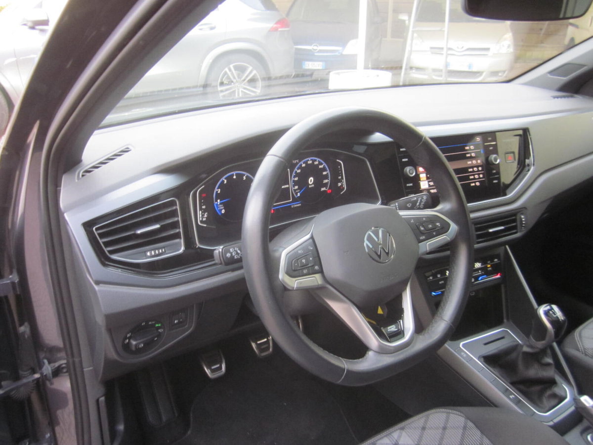Volkswagen Taigo 1.0 TSI 110 CV DSG R-Line (10)