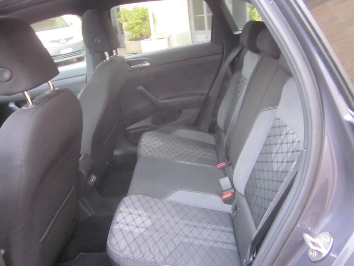 Volkswagen Taigo 1.0 TSI 110 CV DSG R-Line (12)