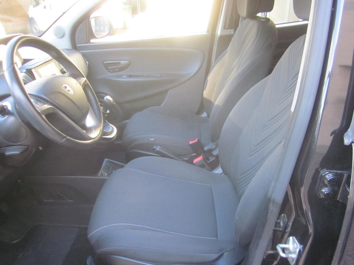 Lancia Ypsilon 1.0 FireFly 5 porte S&S Hybrid Gold Plus (10)