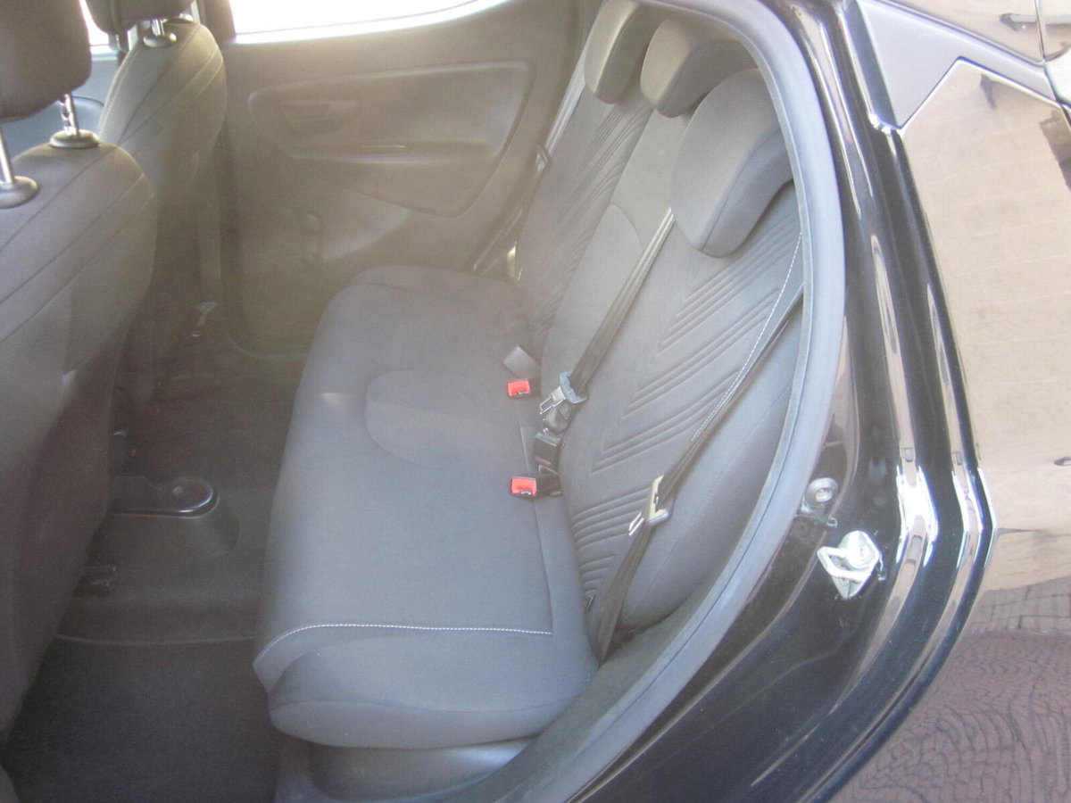Lancia Ypsilon 1.0 FireFly 5 porte S&S Hybrid Gold Plus (11)