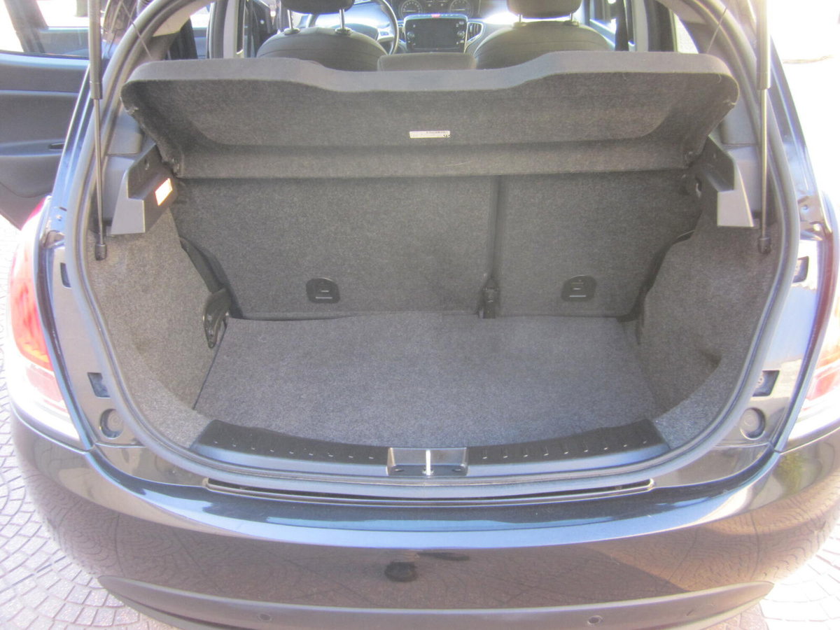 Lancia Ypsilon 1.0 FireFly 5 porte S&S Hybrid Gold Plus (12)