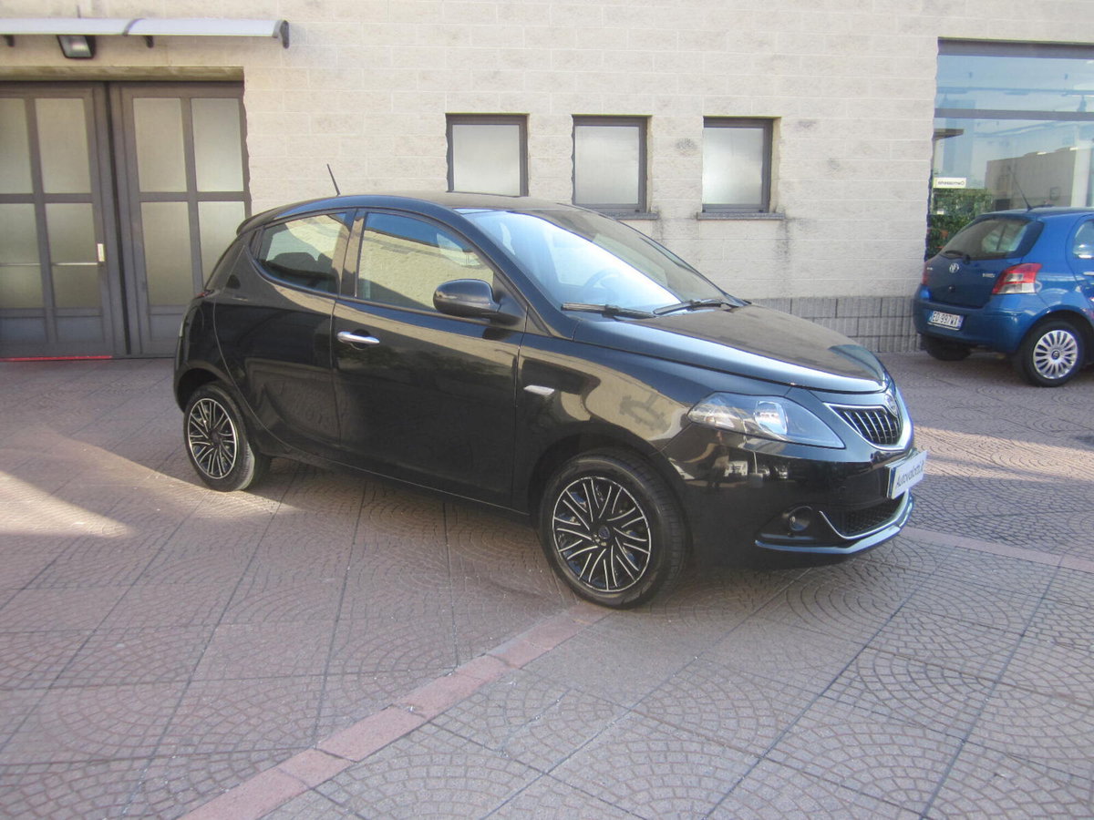 Lancia Ypsilon 1.0 FireFly 5 porte S&S Hybrid Gold Plus (3)