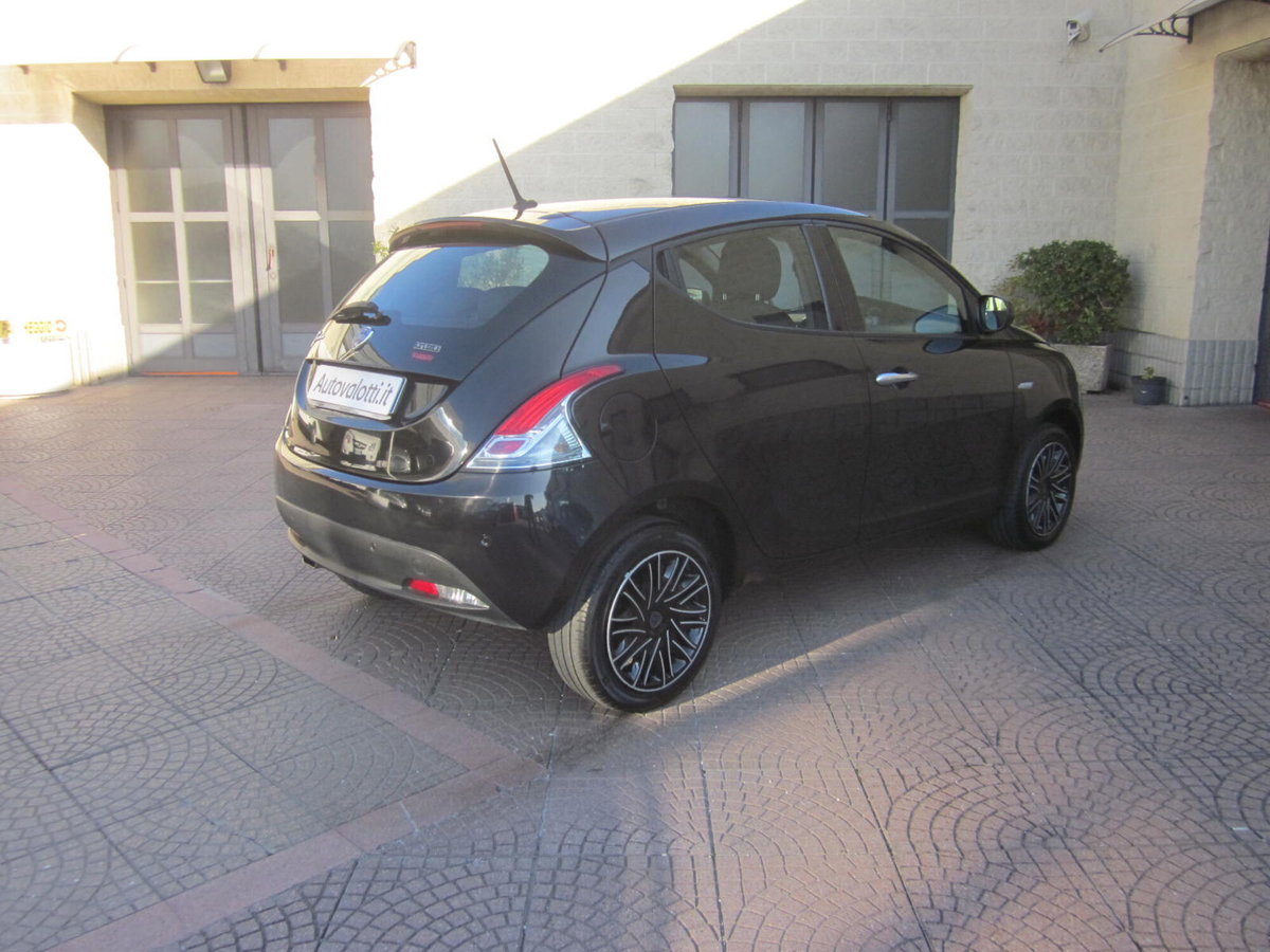 Lancia Ypsilon 1.0 FireFly 5 porte S&S Hybrid Gold Plus (5)