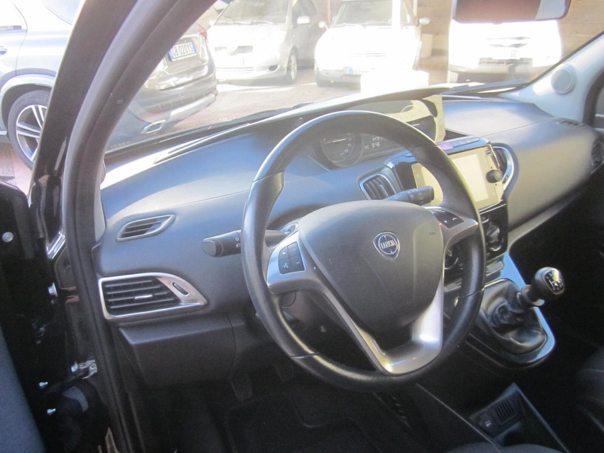 Lancia Ypsilon 1.0 FireFly 5 porte S&S Hybrid Gold Plus (9)