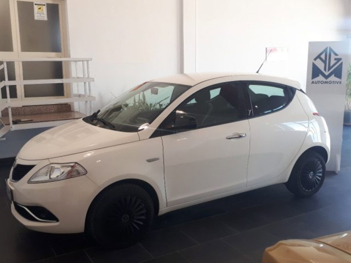 Lancia Ypsilon 1.3 MJT 16V 95 CV 5 porte S&S Silver (4)