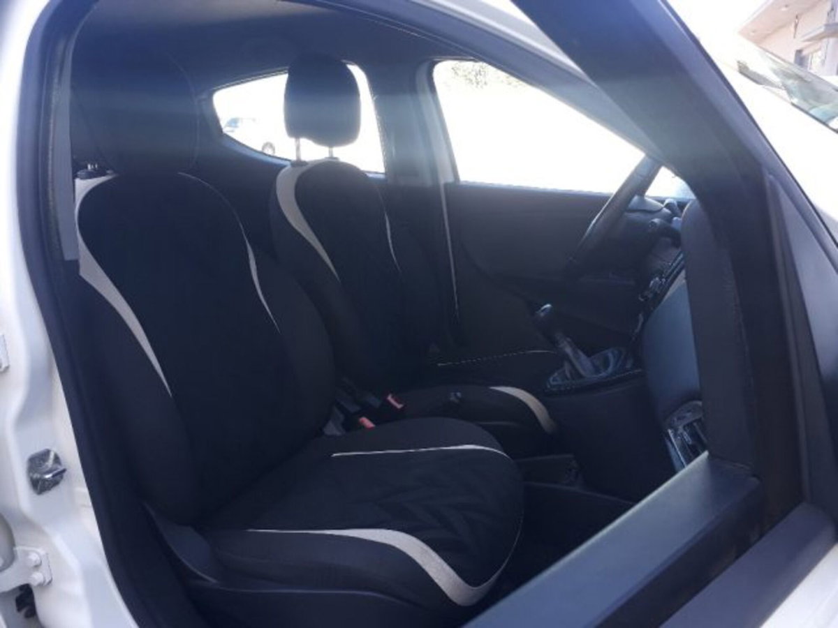 Lancia Ypsilon 1.3 MJT 16V 95 CV 5 porte S&S Silver (5)