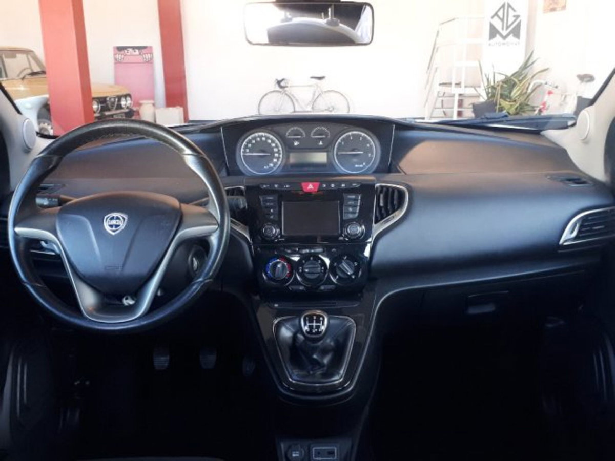 Lancia Ypsilon 1.3 MJT 16V 95 CV 5 porte S&S Silver (7)