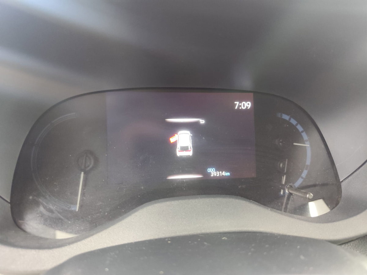 Toyota Yaris Cross 1.5 Hybrid 5p. E-CVT Lounge (9)