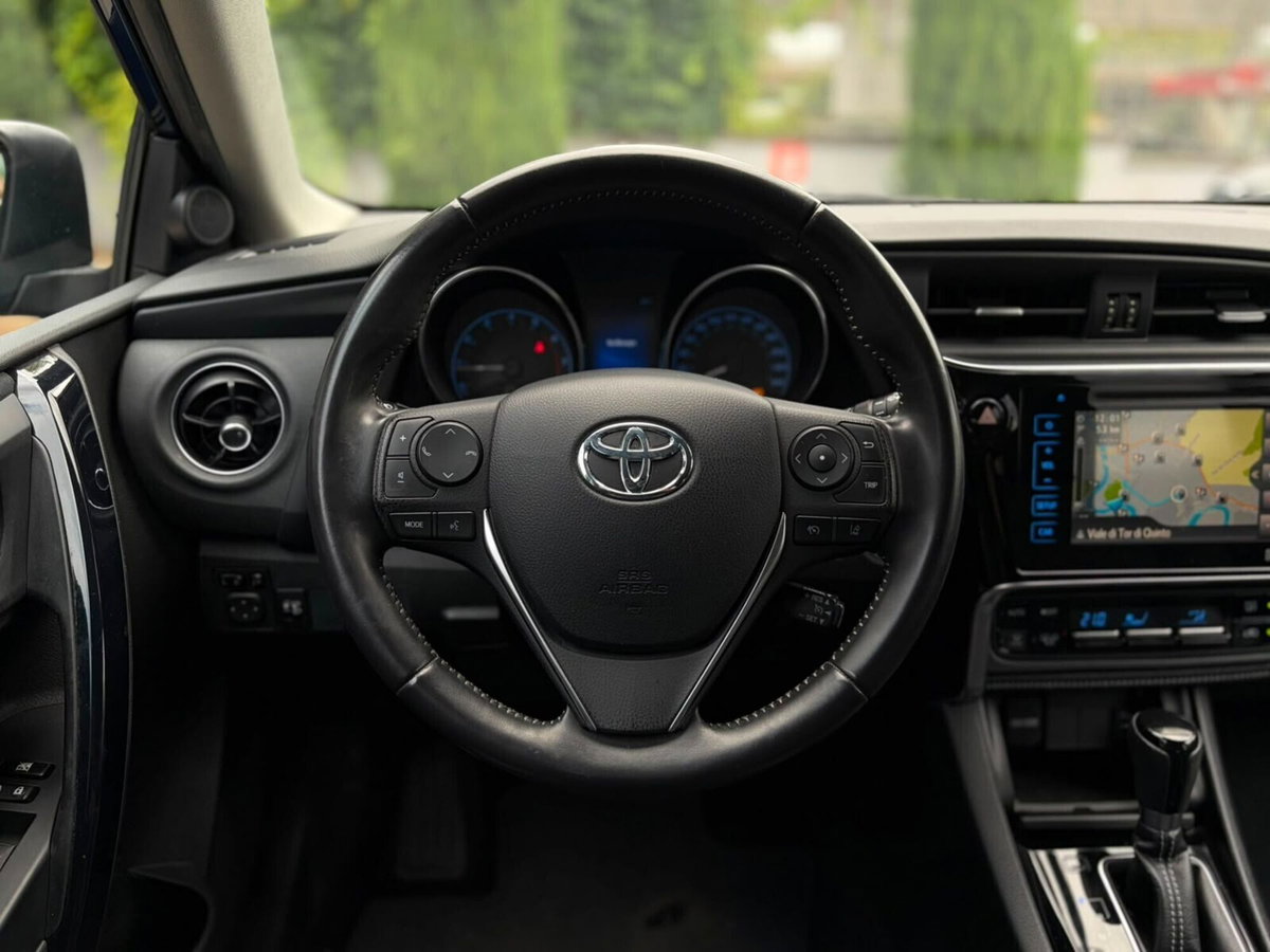 Toyota Auris 1.2 Turbo CVT Lounge (10)