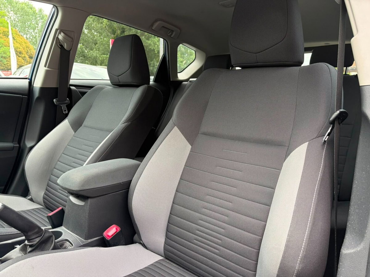 Toyota Auris 1.2 Turbo CVT Lounge (14)