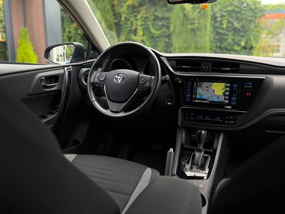 Toyota Auris 1.2 Turbo CVT Lounge (9)
