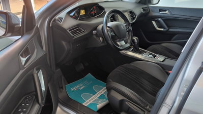 Peugeot 308 BlueHDi 120 S&S EAT6 Allure (10)