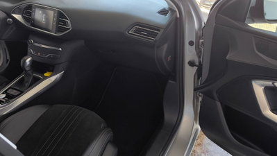Peugeot 308 BlueHDi 120 S&S EAT6 Allure (16)