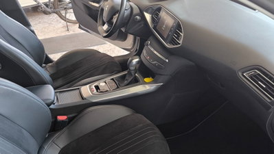 Peugeot 308 BlueHDi 120 S&S EAT6 Allure (17)
