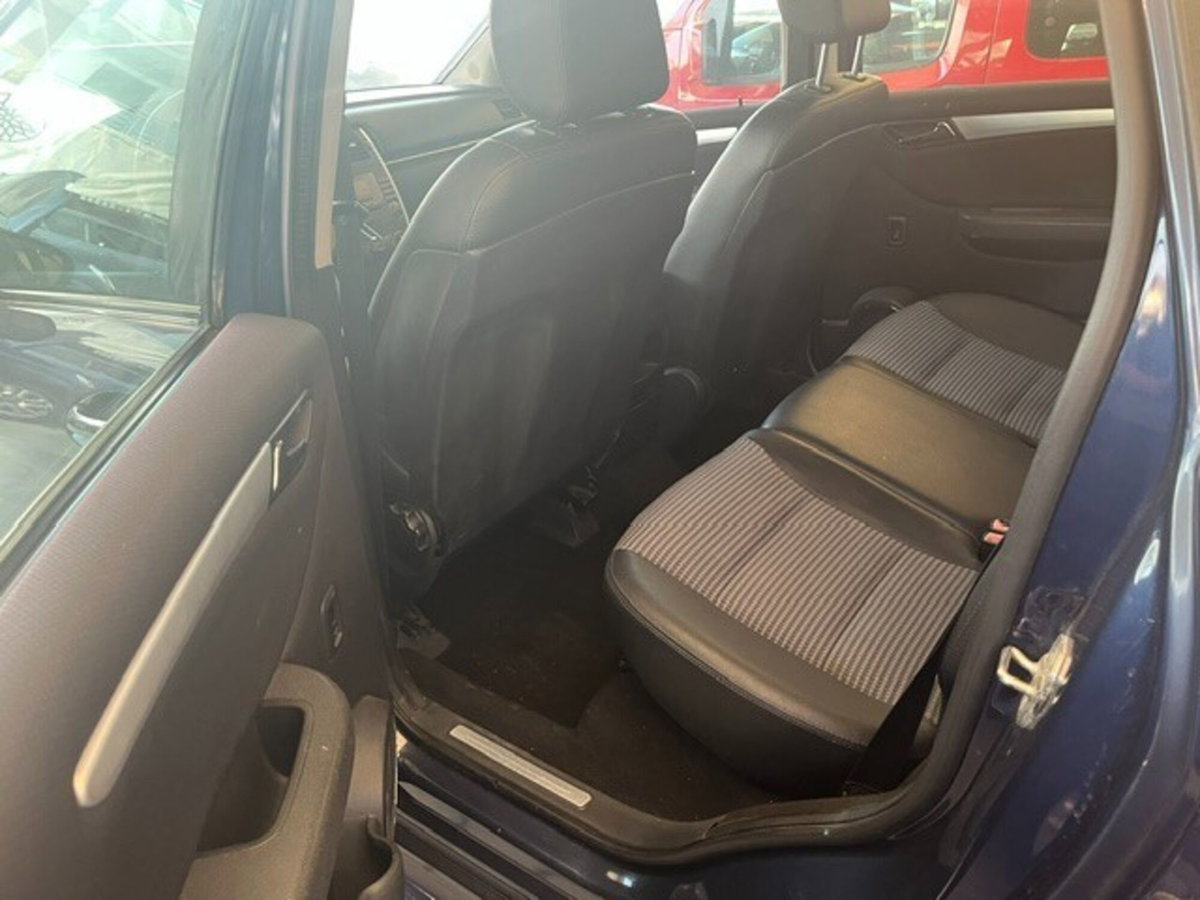 Mercedes-Benz Classe B 180 CDI Sport (4)