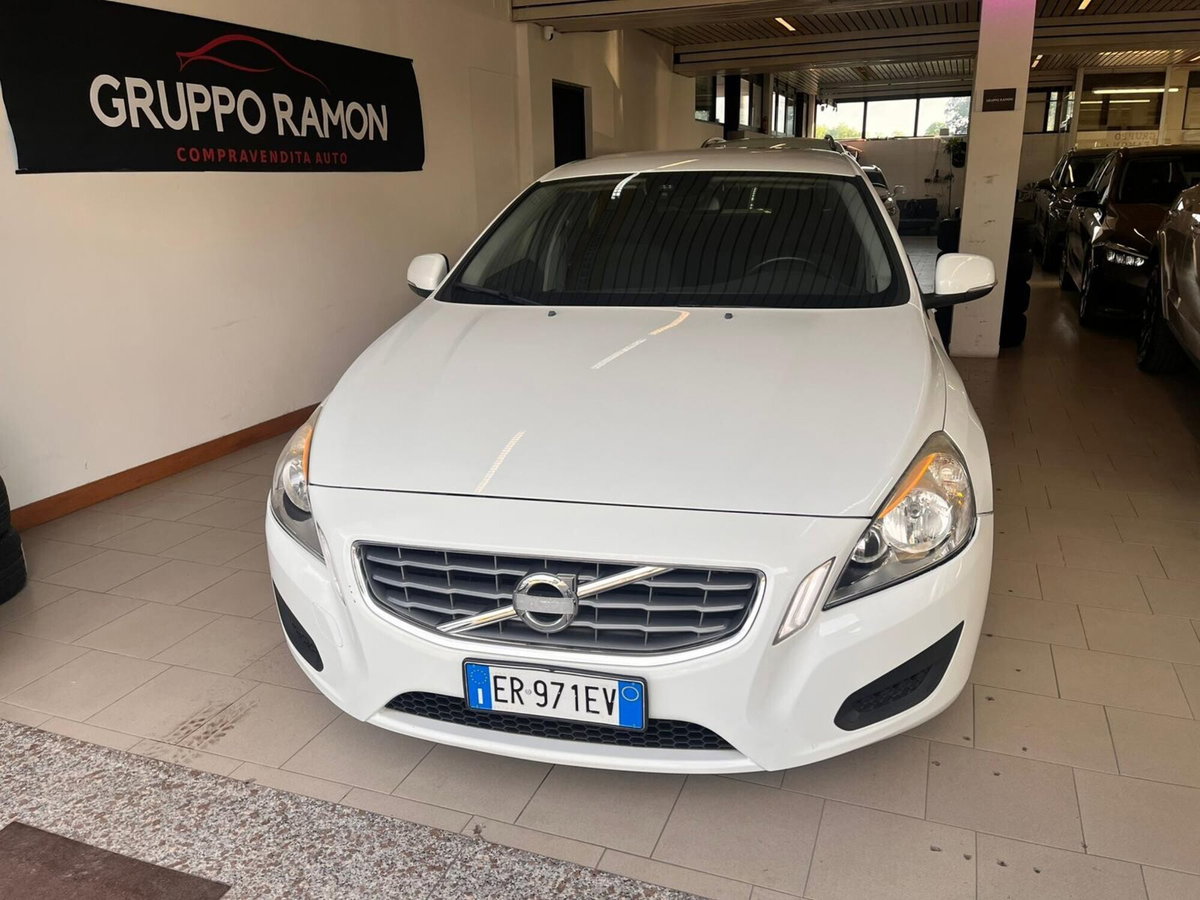 Volvo S60 D3 Geartronic Kinetic (2)