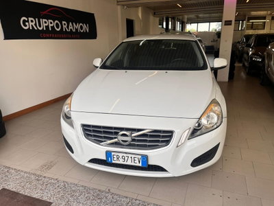 Volvo S60 D3 Geartronic Kinetic (2)