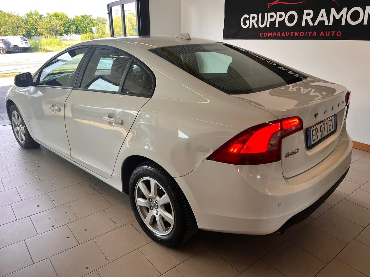Volvo S60 D3 Geartronic Kinetic (4)