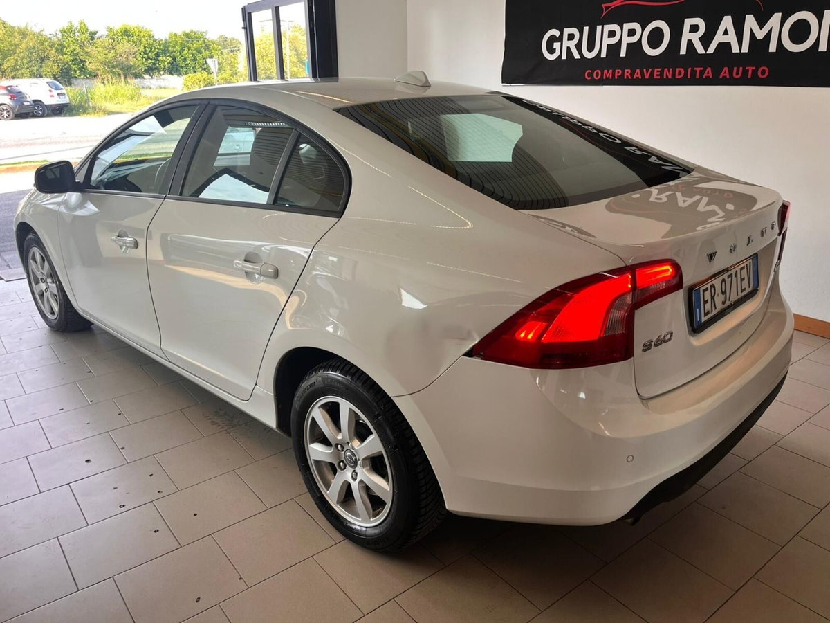 Volvo S60 D3 Geartronic Kinetic (6)