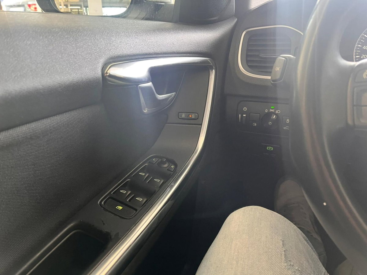 Volvo S60 D3 Geartronic Kinetic (9)